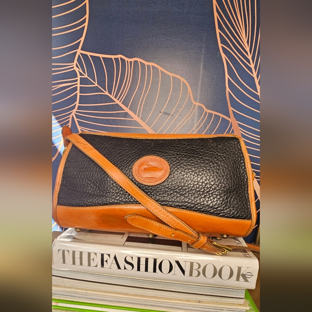 Vintage Dooney & Bourke Classic Top ZipBag In Good Condition with normal signs